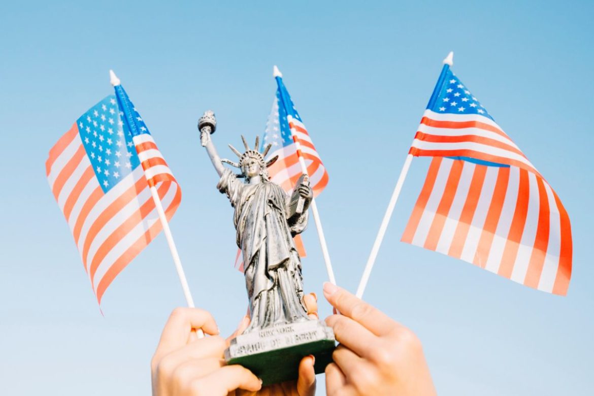 Hands-waving-american-flags